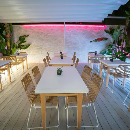 Urban Spaces Aparthotel